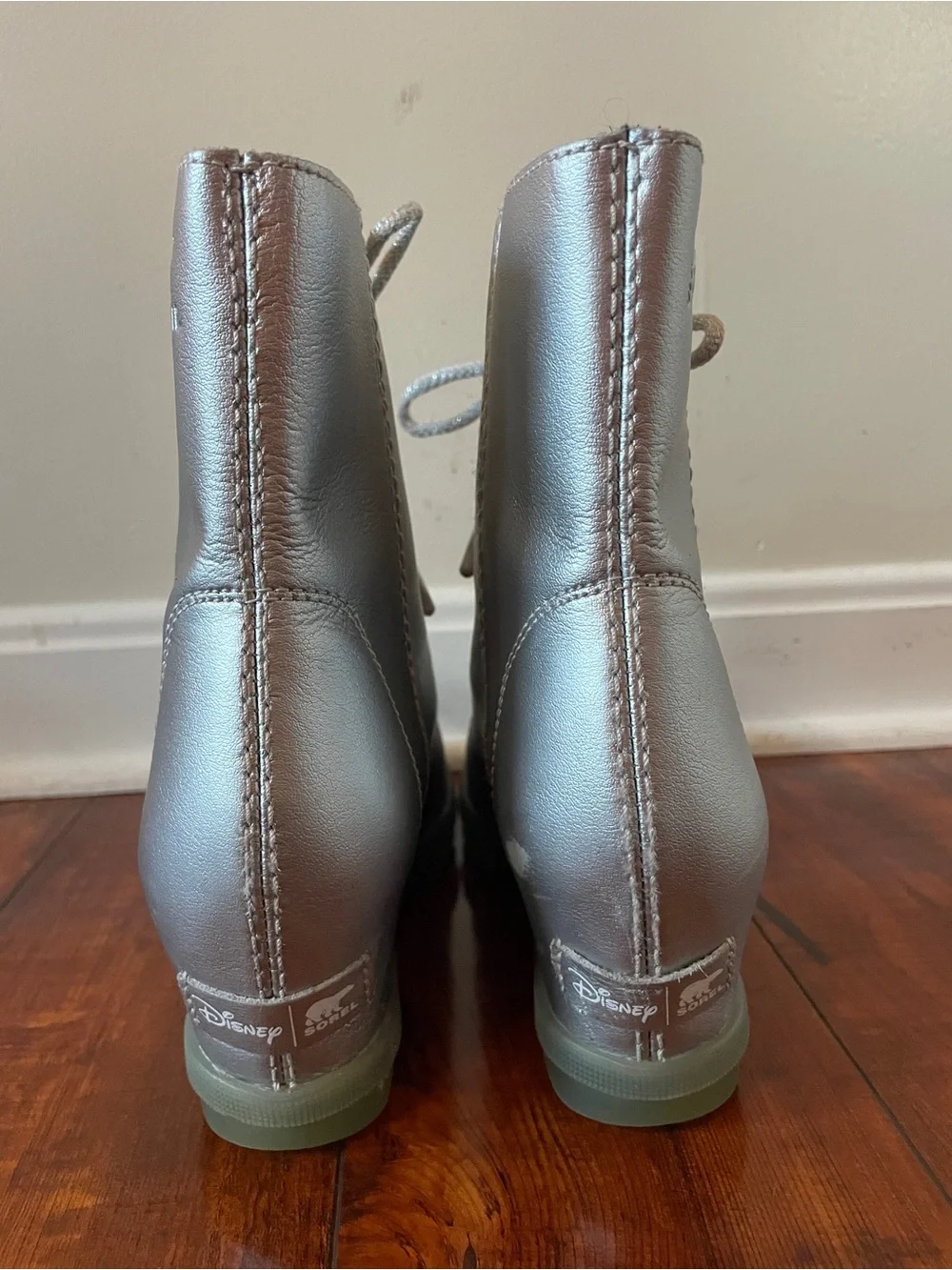 Sorel x Disney Joan of Arctic Wedge Frozen Snowflakes Silver Lace Up Boots 5